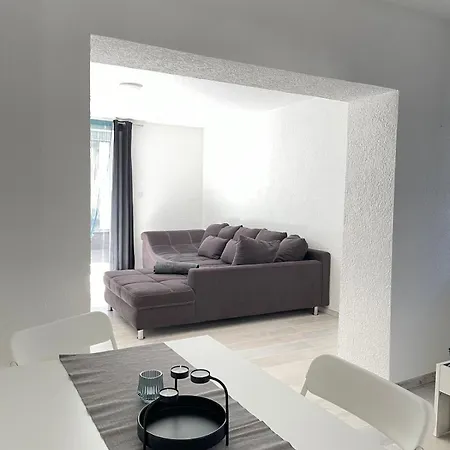Renoviertes Haus In Fuer 8 Gaeste