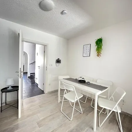 Renoviertes Haus In Fuer 8 Gaeste * Ochtendung