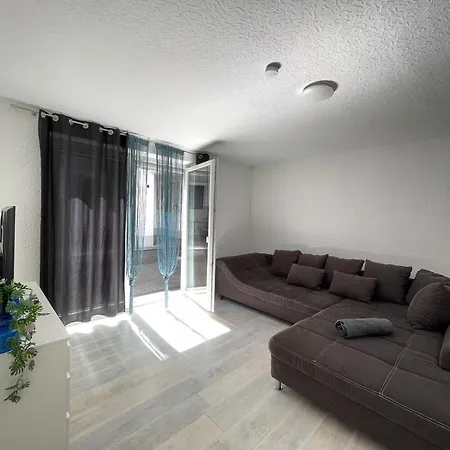 アパート Renoviertes Haus In Fuer 8 Gaeste Ochtendung